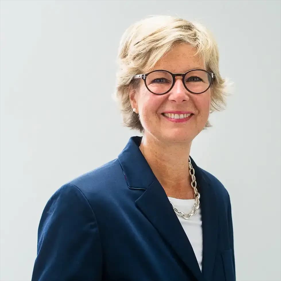 Professionelles Porträtfoto von Heike Heymann-Rienau, Geschäftsführung bei Heymann.